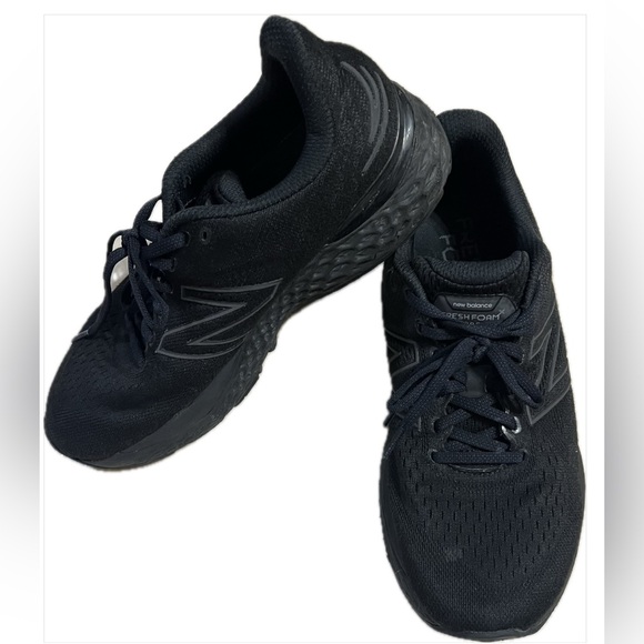 New Balance Running Shoe Fresh
Foam 880v11 Black Athletic
Trainers Mens - Picture 2 of 5